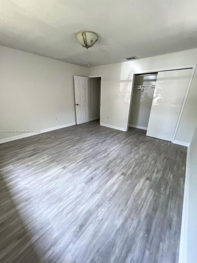 Foto del edificio - 411 NE 88th St