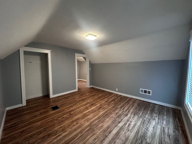 Building Photo - Beautifully Refreshed Three-Bedroom Single-Family Home in Park West