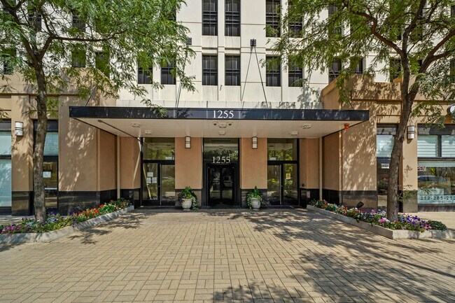 Foto del edificio - 1255 S State St