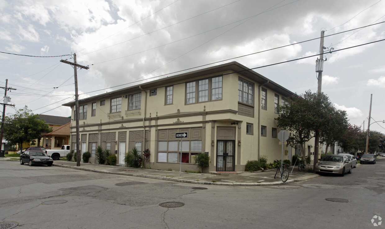Primary Photo - 2801-2807 Broadway St