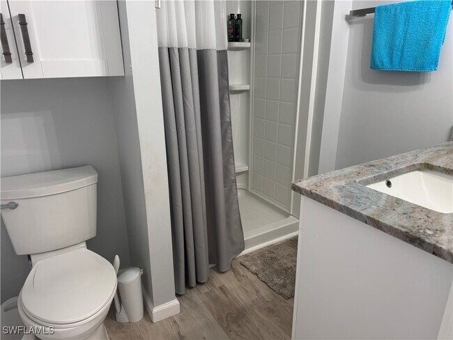 Foto del edificio - 3813 Dewberry Ln