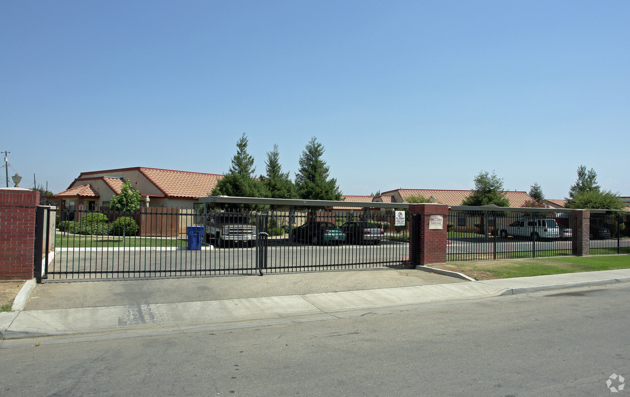 Primary Photo - 1405 E Cypress Ave