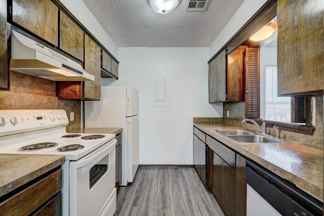 Foto principal - Spacious 1 Br 1 Ba available for loft for ...