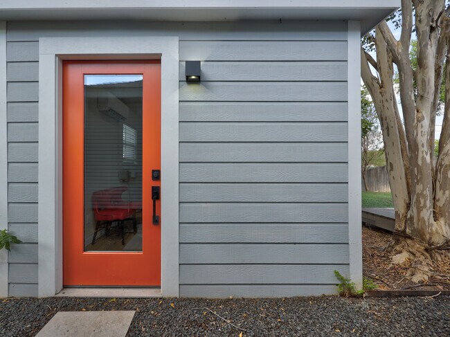 Foto del edificio - 12032 Shropshire Blvd