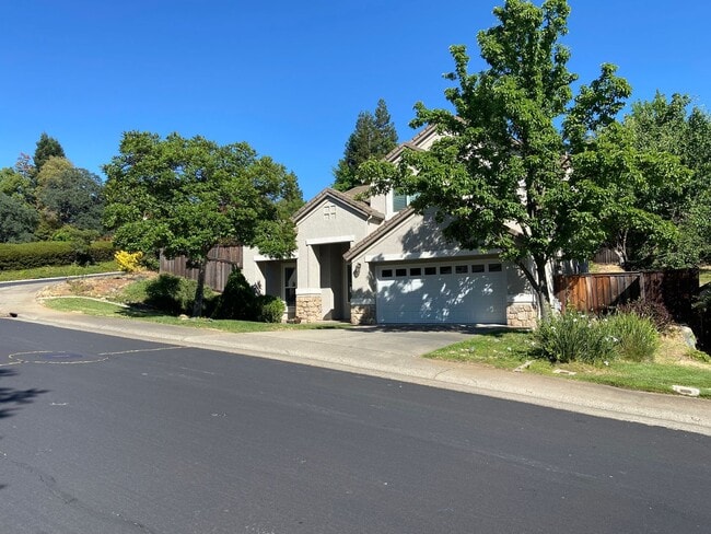 Building Photo - Beautifully remodeled 3 Bdrm+Master retrea...