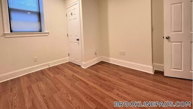 Foto del edificio - 1203 Beacon St