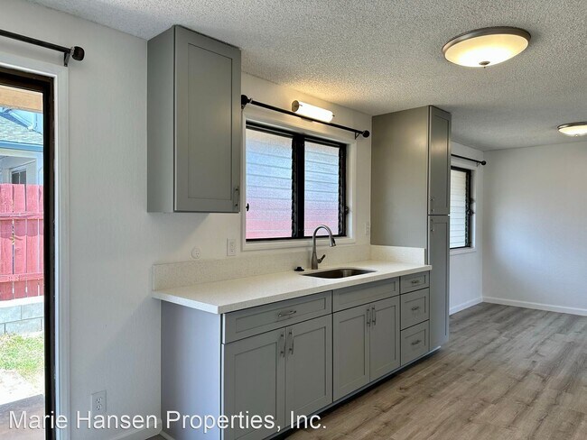 Foto del edificio - 3 br, 2 bath House - 1241 8th Ave Unit B