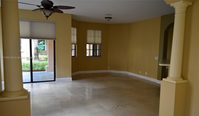 Foto del edificio - 2812 Center Ct Dr