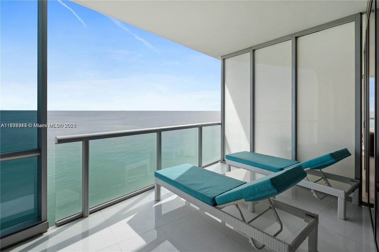Primary Photo - 17121 Collins Ave