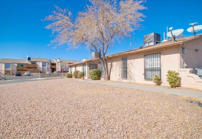 Building Photo - 10701 Forest Ridge Ln