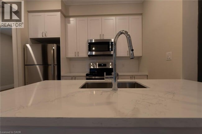 Building Photo - 100 Charlton Ave W