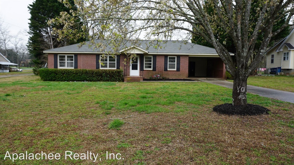Foto principal - 3 br, 2 bath House - 104 Mears Street