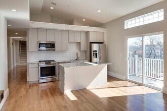 Building Photo - 204 Spencer Ave