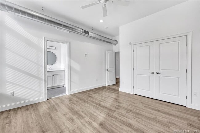 Foto del edificio - 475 Howe Ave