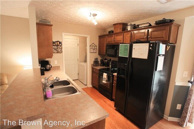 Building Photo - 3 br, 2 bath House - 208 Oak Park Drive