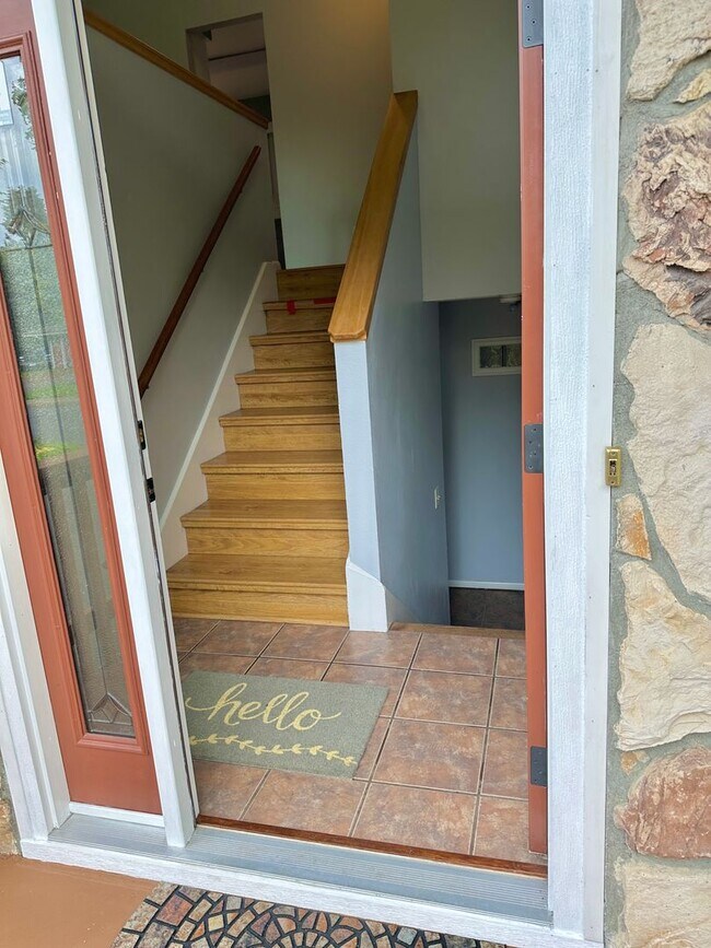 Building Photo - College Village 3 Bedroom/2 Bath House w/1...