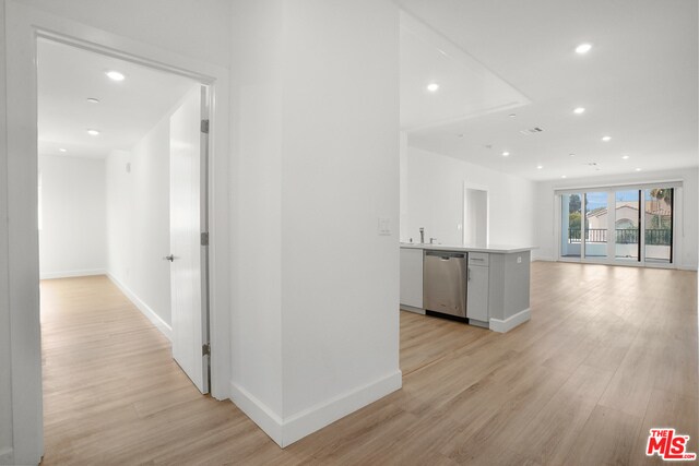 Foto del edificio - 1832 S Barrington Ave