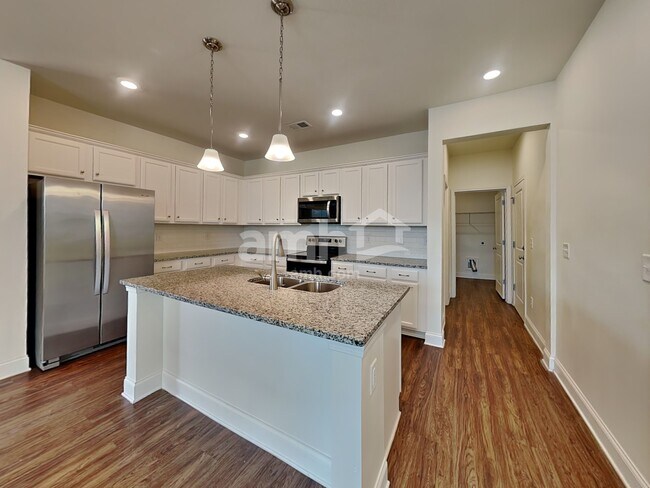 Building Photo - 5040 Hudson Vly Dr