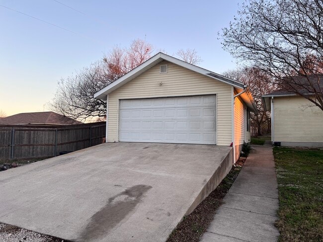 Foto del edificio - 218 E Haven Rd