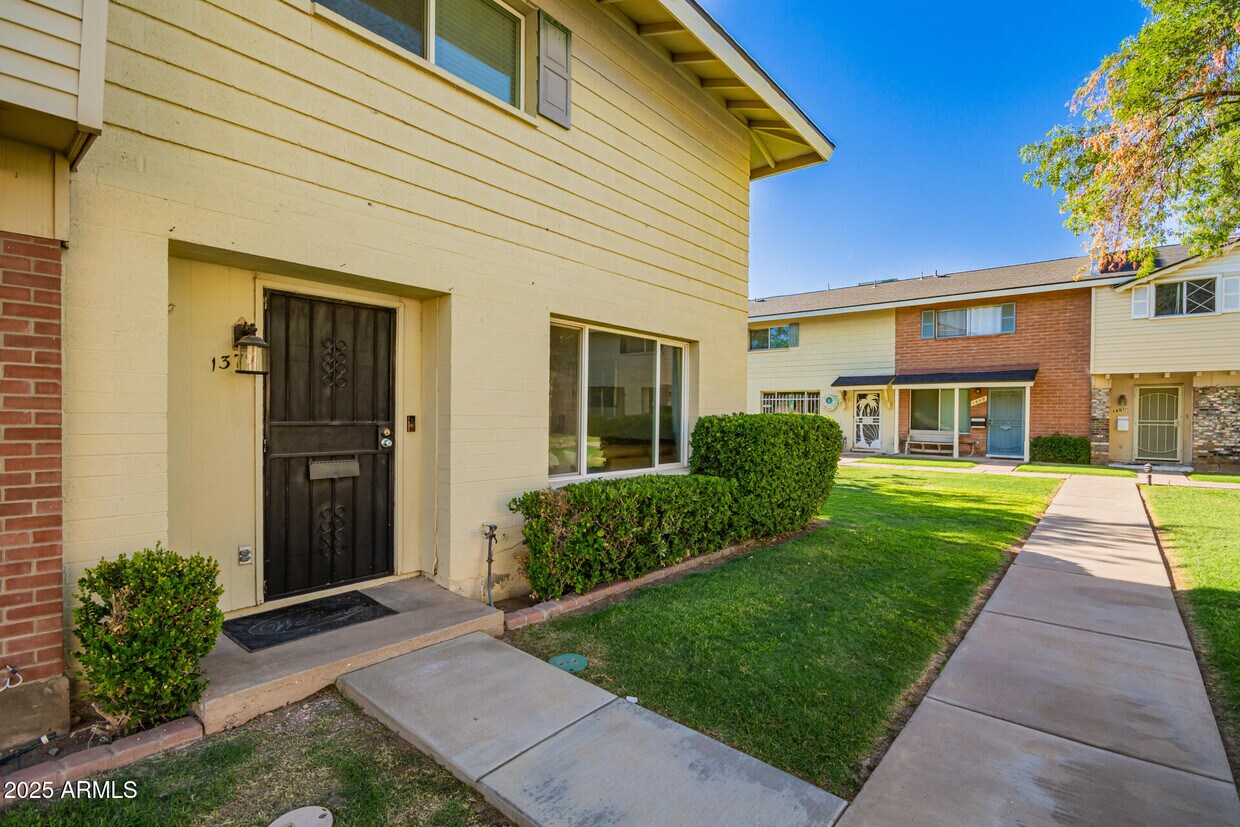 Primary Photo - 1379 N 44th St