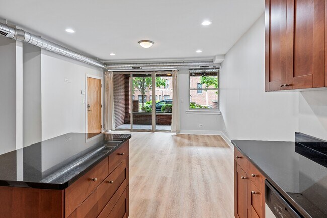 Foto del edificio - 1 Bedroom - Logan Square Available ASAP!
