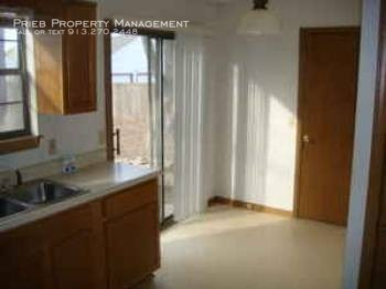 Building Photo - Clinton Duplex - Ready for Move In!