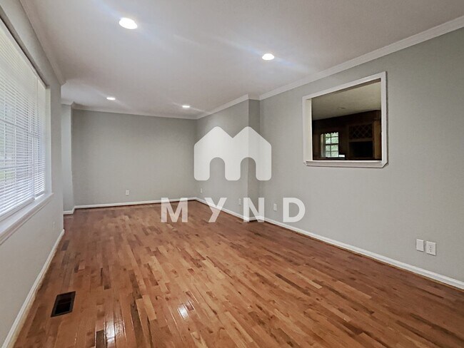 Building Photo - 1237 Pine Tree Dr