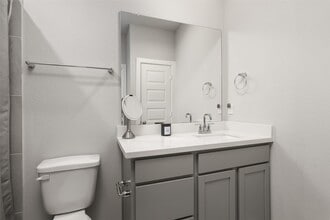 Building Photo - 2423 Seneca Lk Dr