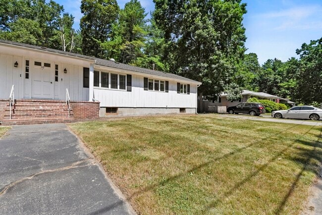 Building Photo - 10 Lawndale Rd