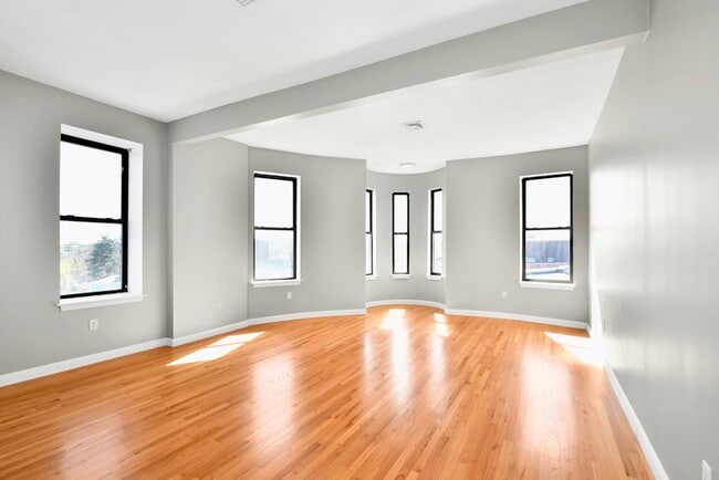 Building Photo - 5 Forest St