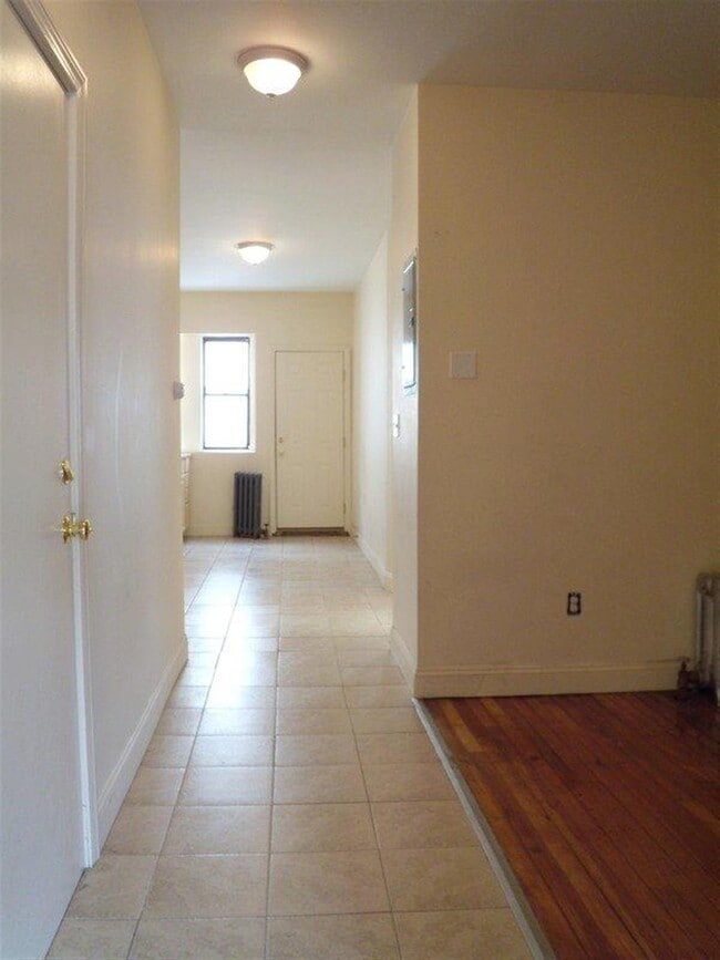Building Photo - 217 Highland Ave