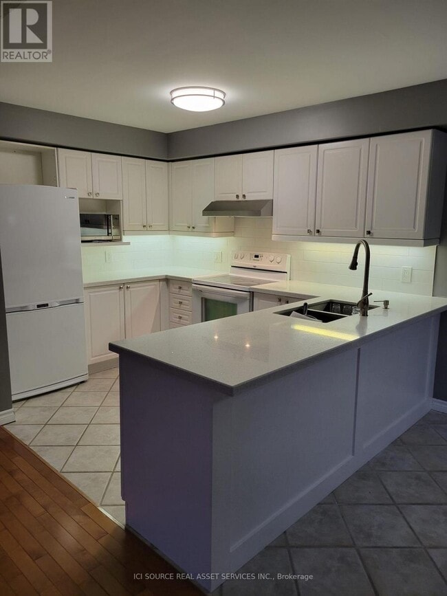 Photo du bâtiment - 88 Wade Square