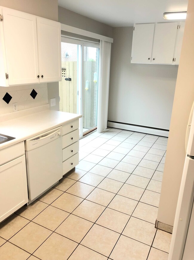 Photo - 636 Columbus St E Townhome