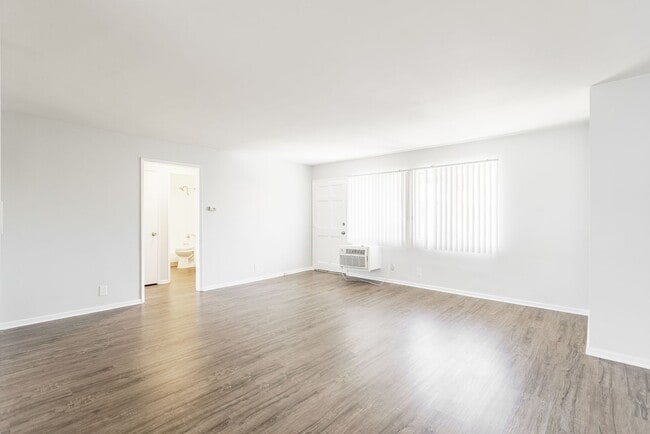 Foto del interior - 18407 Dearborn Street