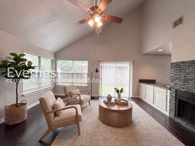 Building Photo - 7842 Royan Dr
