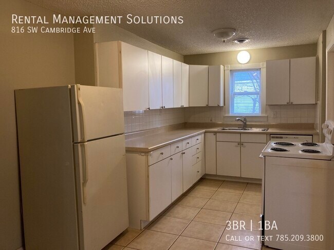 Foto del edificio - *NEAR GAGE PARK* 816 SW Cambridge Ave- 3 B...