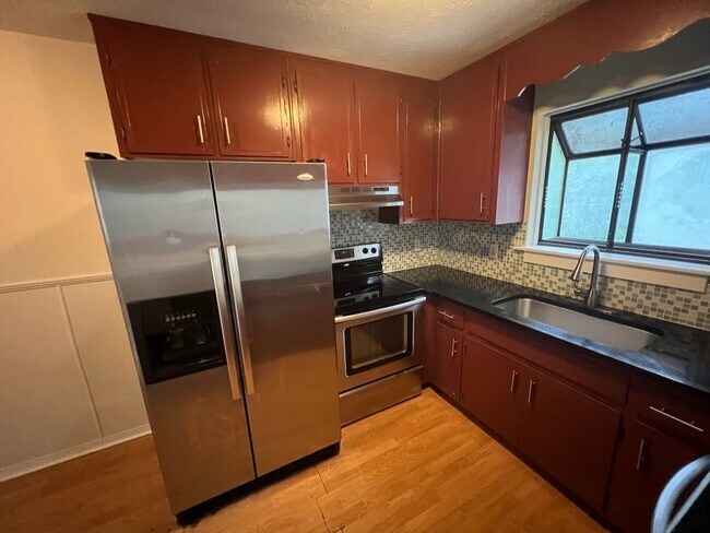 Foto del edificio - 1810 Myrick Road  - POOL HOUSE!