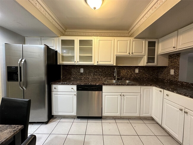 Foto del edificio - 6630 Racquet Club Dr