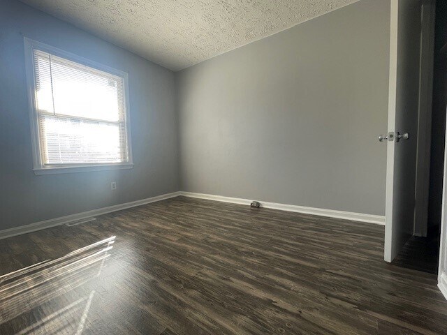 3rd bedroom - 3459 Sutherland Dr