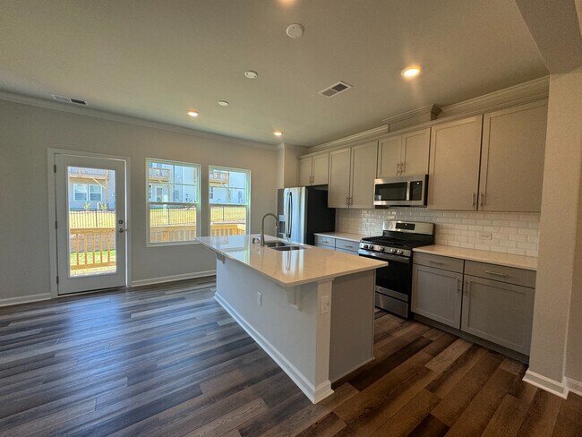 Foto del edificio - Room in Townhome on Castle Loch Ln