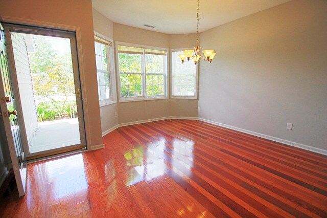 Foto del edificio - Gorgeous 3 bedroom, 2.5 bath house close to Brier Creek