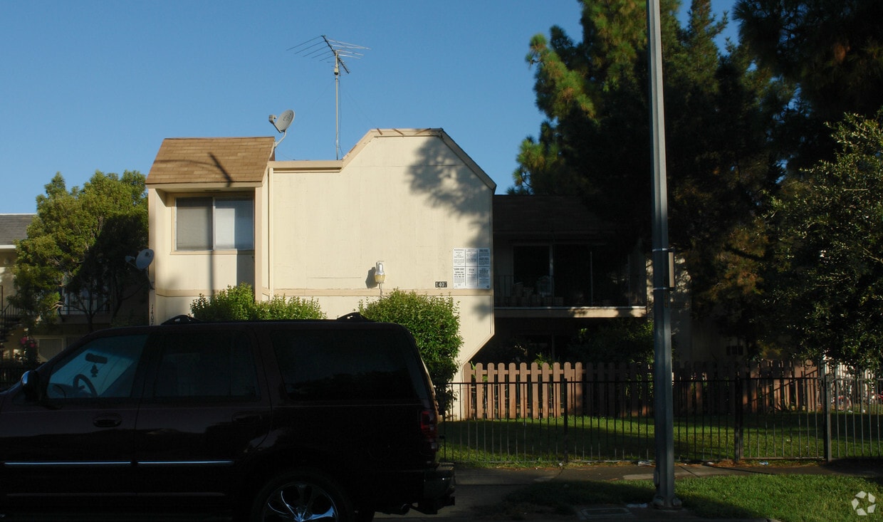 Foto del edificio - 1407 Tami Lee Dr