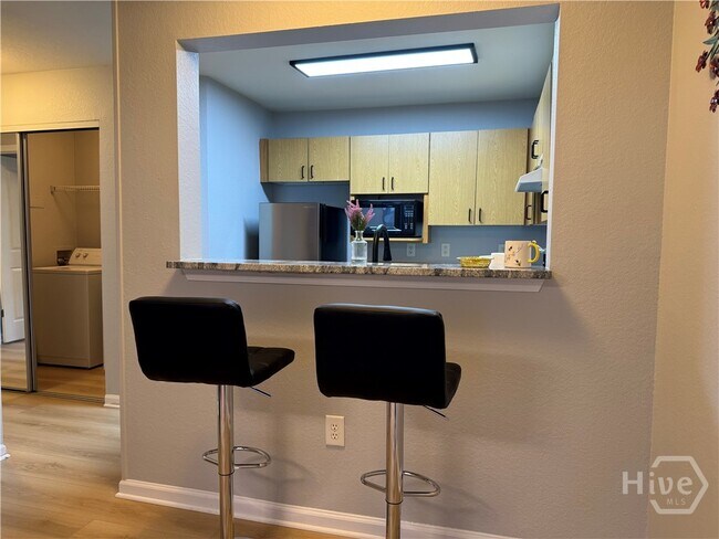 Building Photo - 211 North Ave