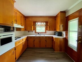 Building Photo - 603 S Westover Dr