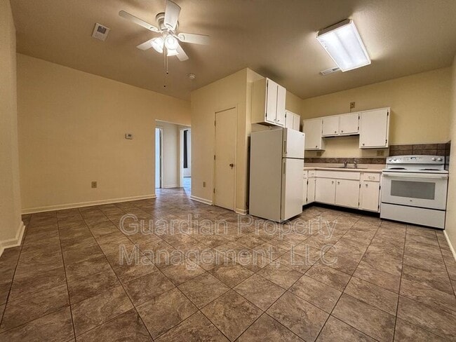 Foto del edificio - 116 E 3rd St