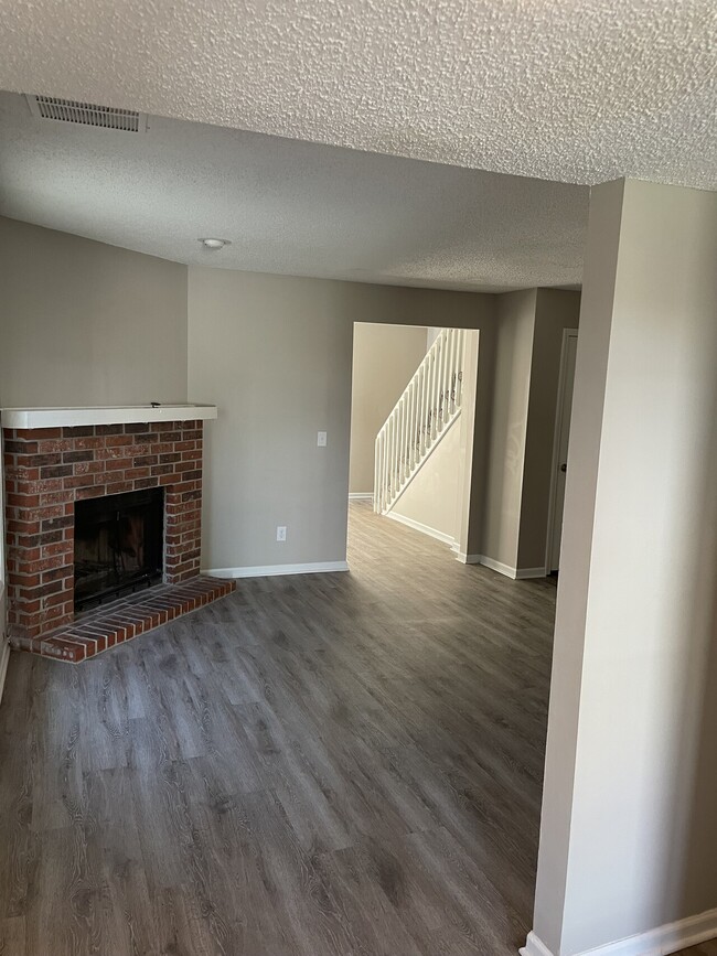 Building Photo - 5609- 5615 NW 66th Terrace