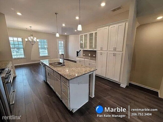 Building Photo - 3 br, 3.5 bath Townhome - 2565 Morehead St