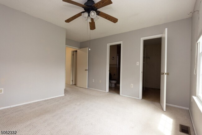 Building Photo - 6 Lyon Ln