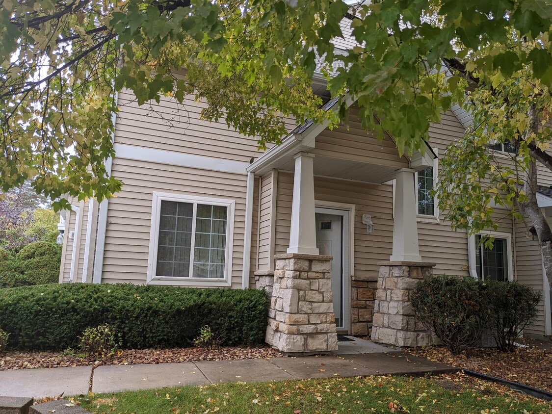 420 Willoughby Way W, Hopkins, MN 55305 Townhome Rentals in Hopkins