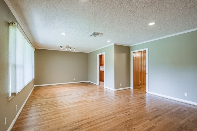 Building Photo - 5450 Stillbrooke Dr